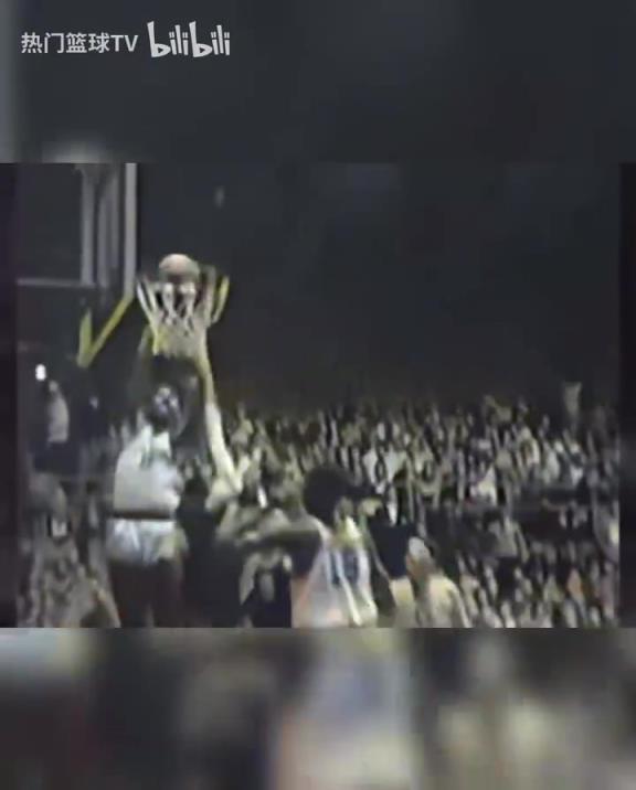 這是怪物嗎？張伯倫高中時期是怎么打球的？校園里的明星！