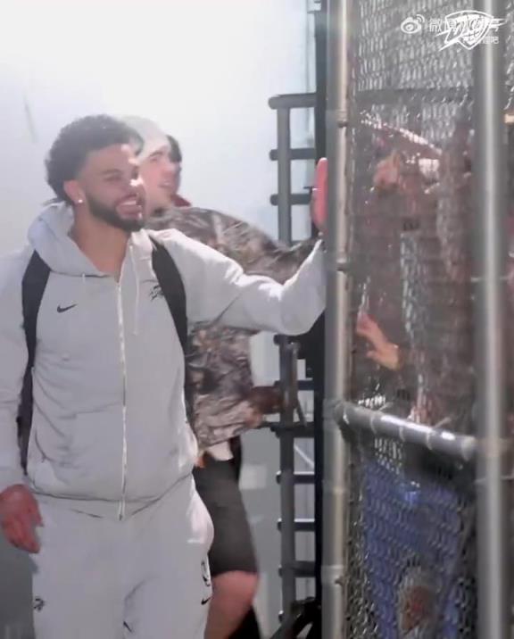 68勝歷史第五傲人戰(zhàn)績！雷霆全員回到OKC，當?shù)厍蛎詿崆榻訖C