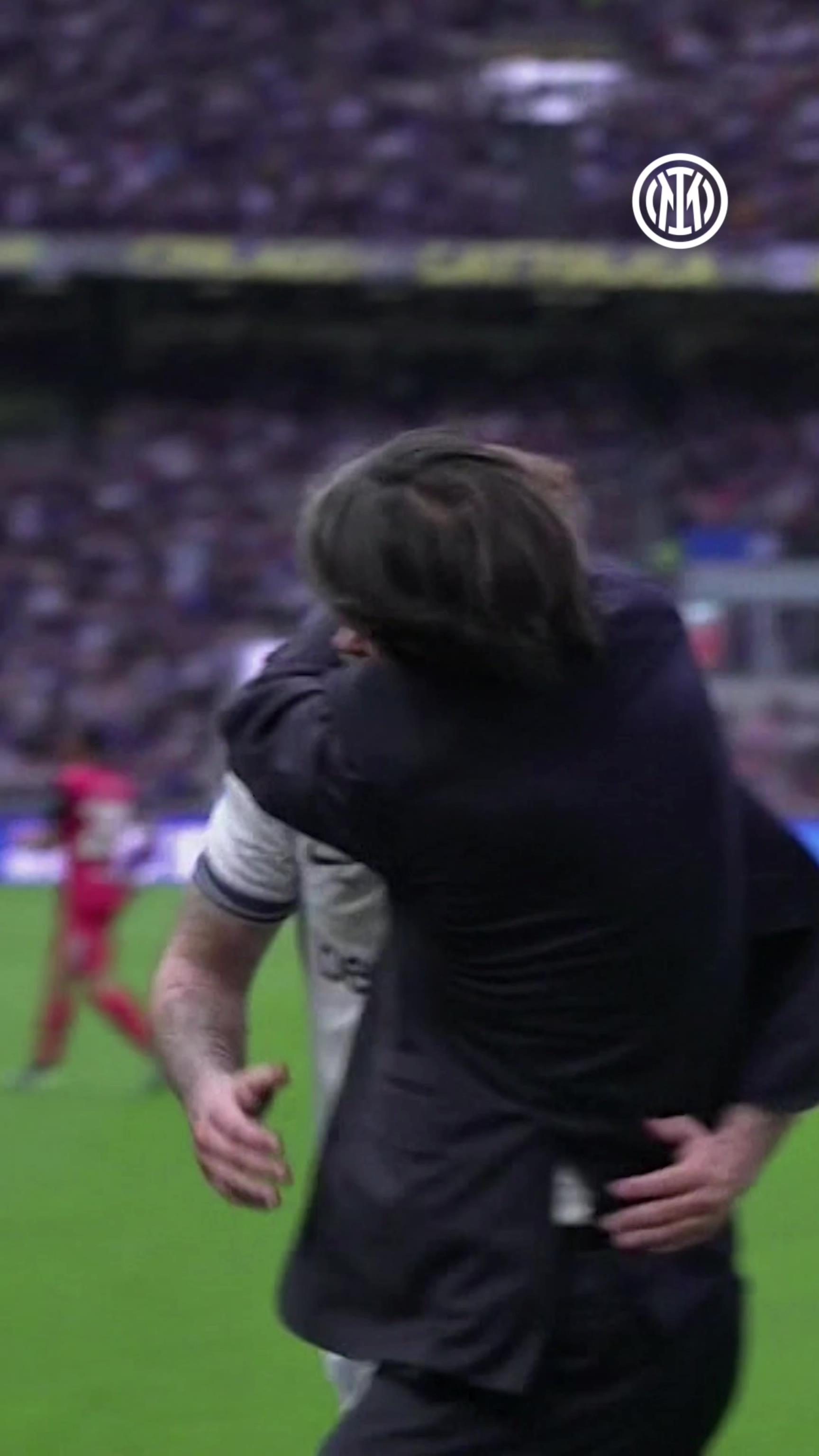 太銷魂，網(wǎng)友：阿瑙托維奇這腳傳球的確值得小因又摟又親