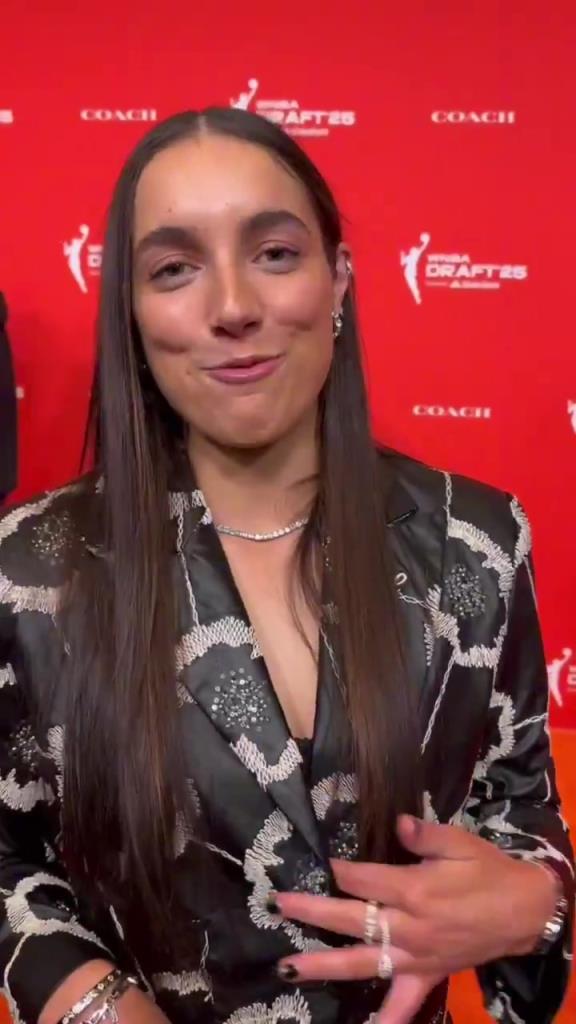 少爺真全能??！威少還幫WNBA新秀妹子們?cè)O(shè)計(jì)今晚的服裝