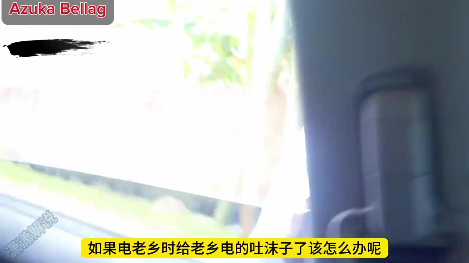 淳樸的阿森納老鄉(xiāng)盯著搶手機，沒料到被黑妹一個電擊棒