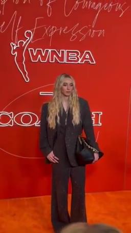 女狀元佩吉強勢登陸WNBA，實力超強，顏值也杠杠的